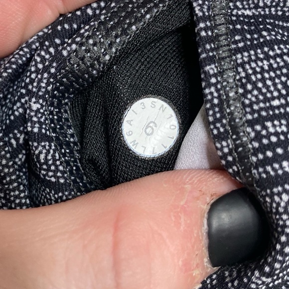 lululemon | size 6 Wunder Under Crop HR leggings 21" in Bit Point Ice Grey Black - Picture 7 of 8